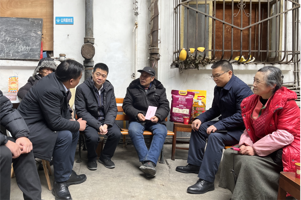 省55世纪集团领导班子成员走访慰问生活困难党员、老党员、老干部
